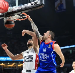 [1-2] El Anadolu Efes pone contra las cuerdas al Milán (77-65)