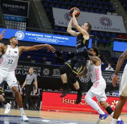 Lenovo Tenerife acuerda la renovación de Marcelinho Huertas