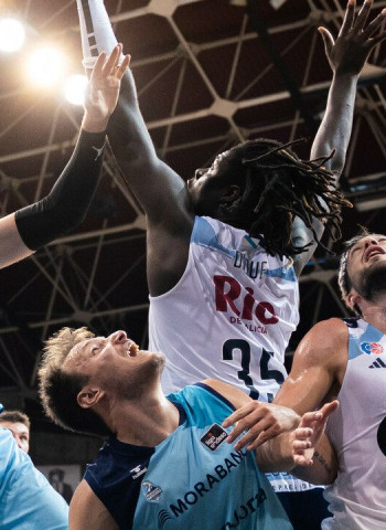 Momirov brilla y el Río Breogán sella la victoria en Andorra (63-69)