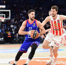 El sprint final de Micic hace al Anadolu Efes superar al Estrella Roja (84-83)