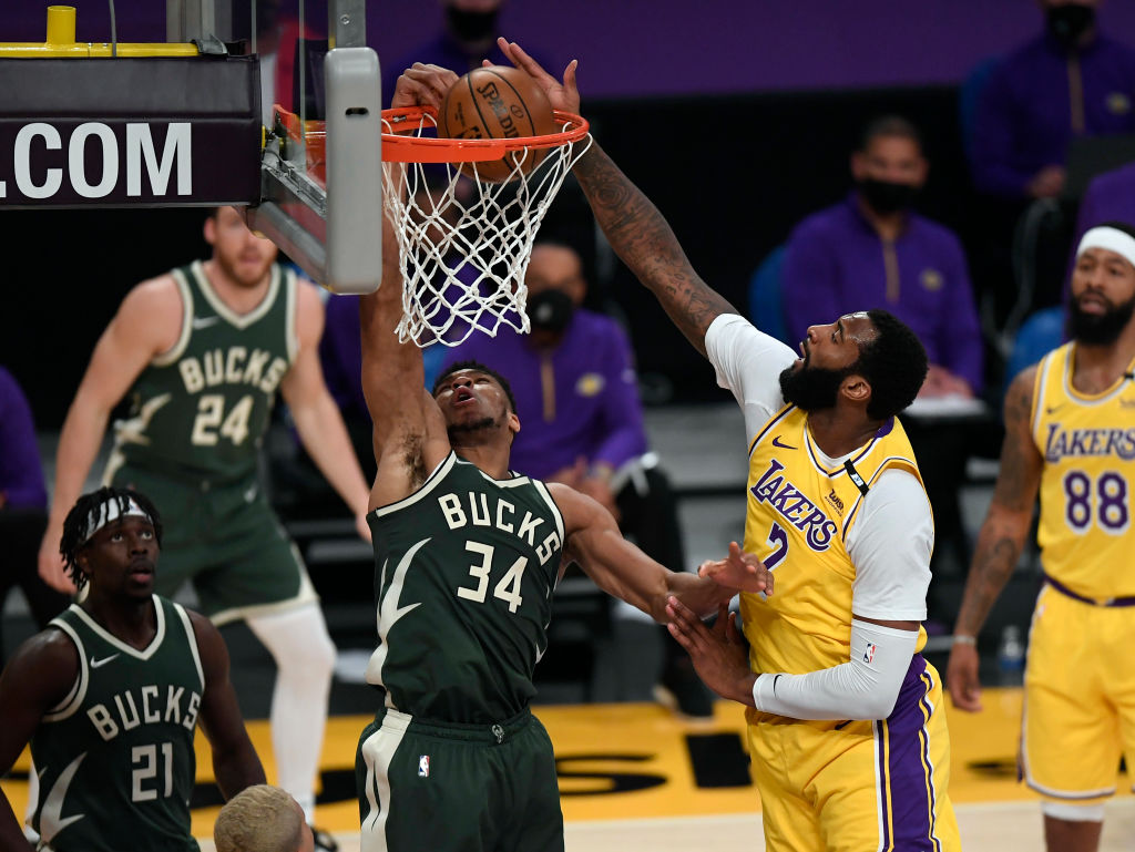 Andre Drummond apunta a los Philadelphia Sixers