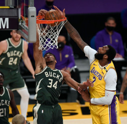 Andre Drummond apunta a los Philadelphia Sixers