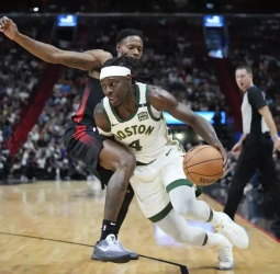 Los Celtics ganan a los Heat tras remontada final