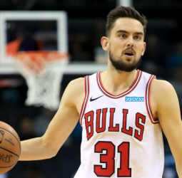Los Chicago Bulls se aseguran la continuidad de Thaddeus Young y Tomas Satoransky