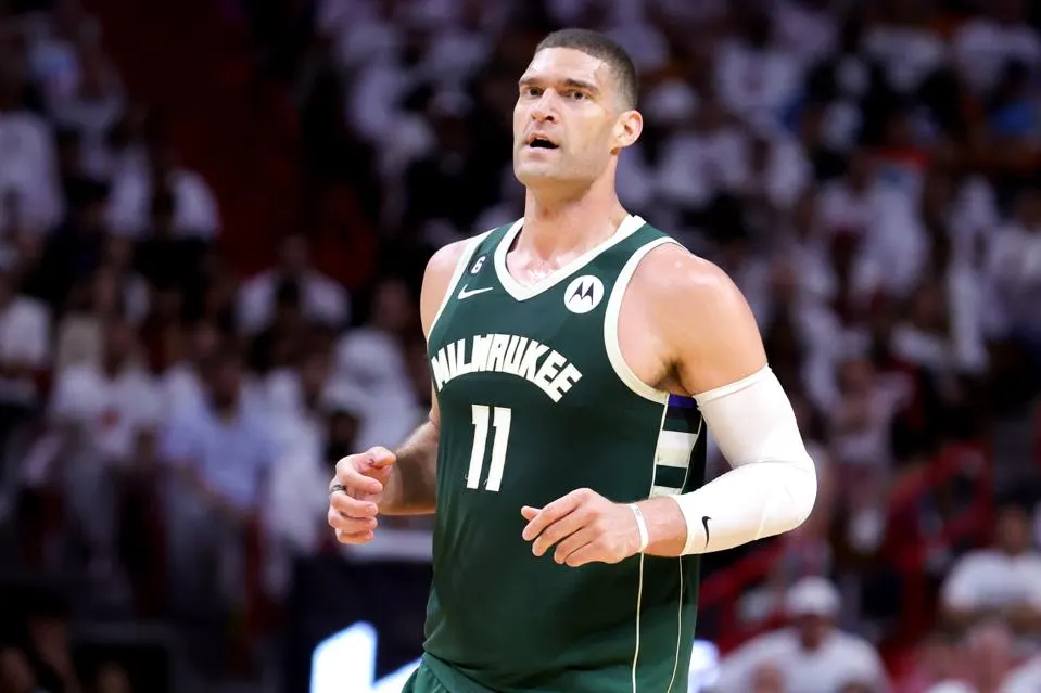 Los Bucks seguirán contando con Brook Lopez