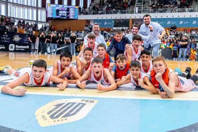 La C. Valenciana estrena su palmarés en el Mini (84-80)