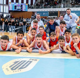 La C. Valenciana estrena su palmarés en el Mini (84-80)