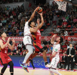 Coviran Granada se gana el derecho a decidir su futuro, 77-84