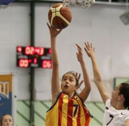 Lucía Navarro tiene genes de baloncesto
