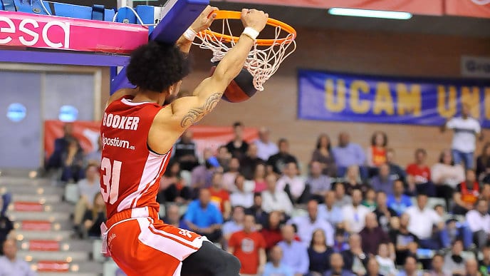 UCAM Murcia sale del descenso con una paliza y 38 puntos de Booker (116-94)