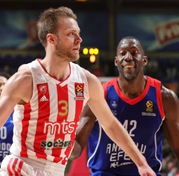 Kalinic impulsa al Estrella Roja ante el Anadolu Efes (93-85)