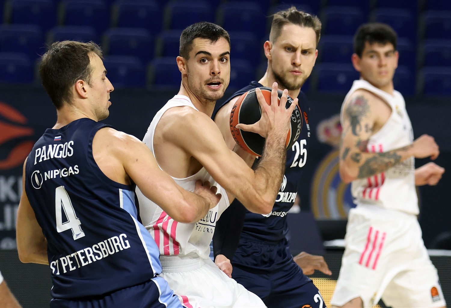 El Real Madrid acaba con la racha del Zenit a domicilio (79-72)