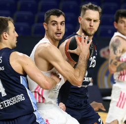 El Real Madrid acaba con la racha del Zenit a domicilio (79-72)