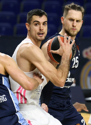 El Real Madrid acaba con la racha del Zenit a domicilio (79-72)