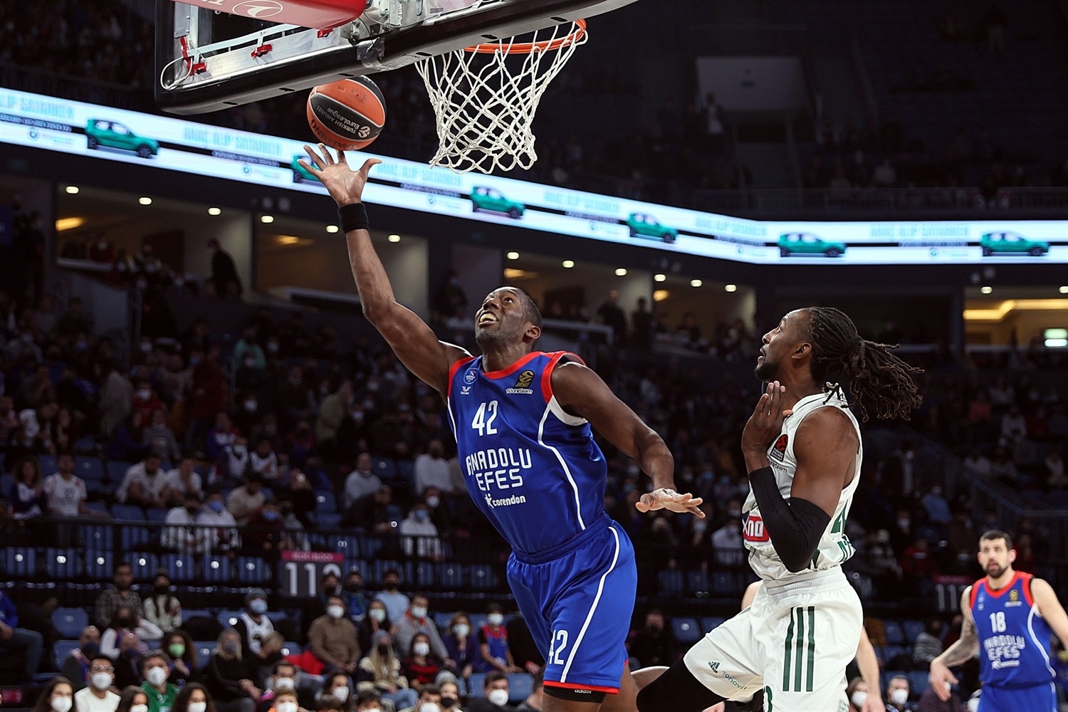Moerman gana en el último momento para el Efes (82-81)