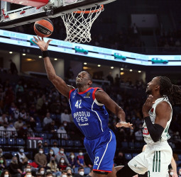 Moerman gana en el último momento para el Efes (82-81)