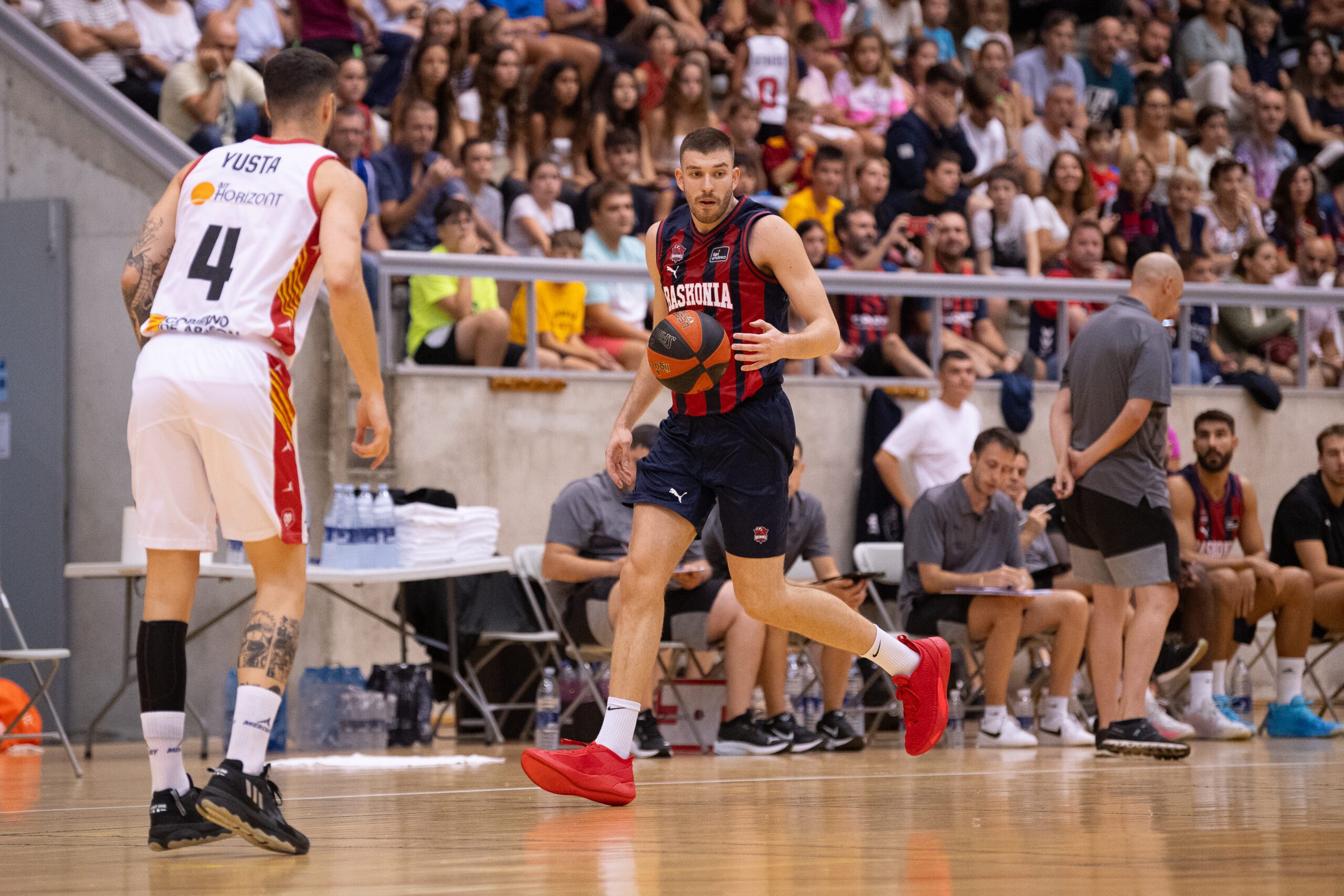 El Baskonia impone su ley ante el Casademont Zaragoza (93-77)