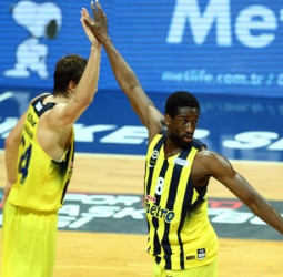El Fenerbahce desmiente, y confirma que tanto Vesely como Udoh apurarán sus opciones NBA