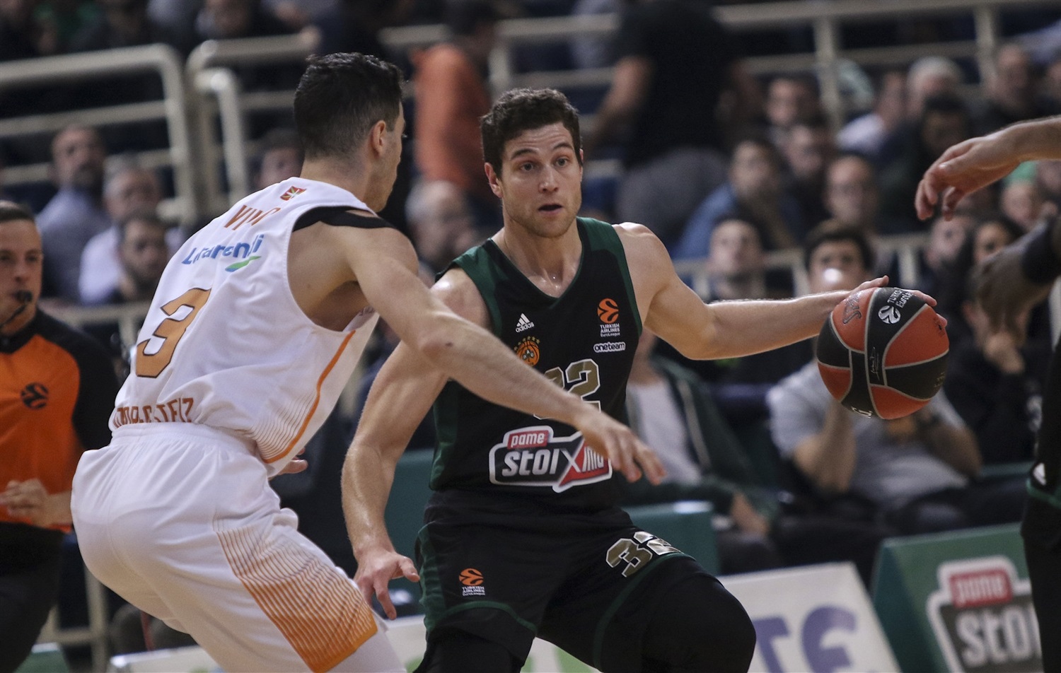 Dura derrota del Baskonia en el OAKA (100-68)