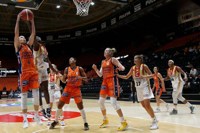 Valencia BC firma el pleno (3-0) en el debut en la LF Endesa del Casademont Zaragoza