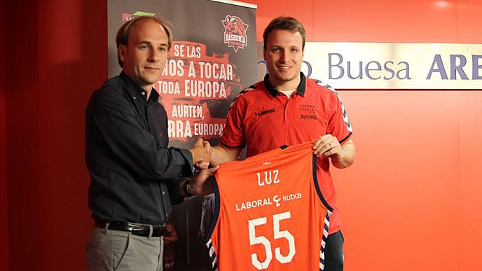 Rafa Luz, presentado oficialmente como baskonista