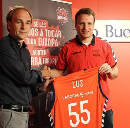 Rafa Luz, presentado oficialmente como baskonista