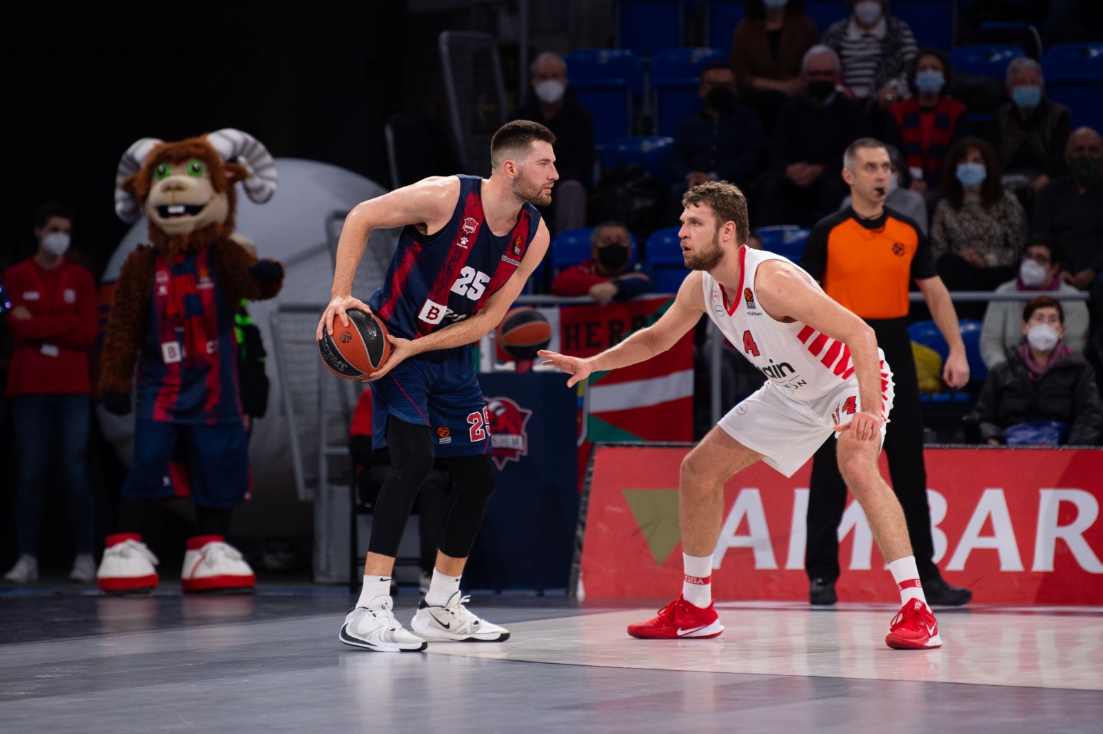 Bitci Baskonia cede ante Olympiacos en los minutos finales del encuentro (62-72)