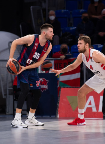 Bitci Baskonia cede ante Olympiacos en los minutos finales del encuentro (62-72)