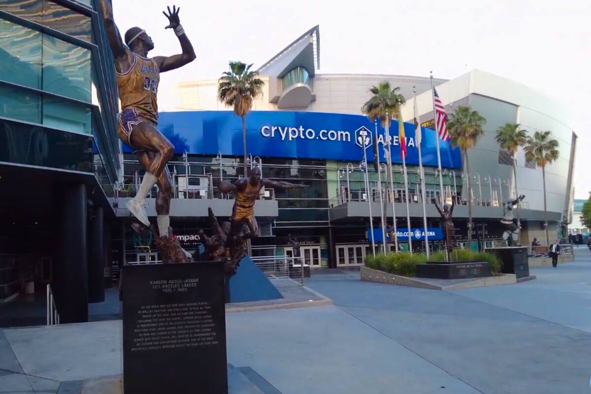 Los Lakers inmortalizarán a Pat Riley con una estatua en una noche simbólica ante los Celtics