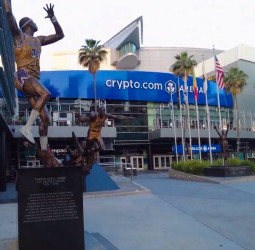 Los Lakers inmortalizarán a Pat Riley con una estatua en una noche simbólica ante los Celtics