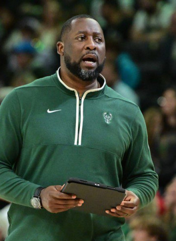 Los Bucks no cuentan con su entrenador Adrian Griffin y suena Doc Rivers como sustituto