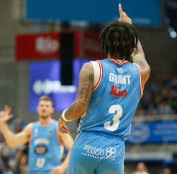 El acierto final le da la victoria al Río Breogán, 90-85
