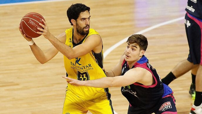 El Iberostar Tenerife se lleva una ajustada victoria ante Movistar Estudiantes (80-84)