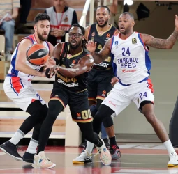 El Mónaco se lleva la batalla ante el Anadolu Efes (95-92)