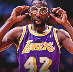 James Worthy, ejecutor del showtime