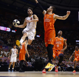 Al Madrid le bastó solo un cuarto para ser finalista, 95-76