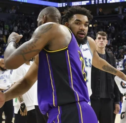 Timberwolves gana a los Lakers en el 39º cumpleaños de LeBron James