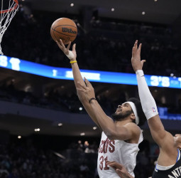 Los Cavaliers se apoyan en un ataque equilibrado para vencer, 112-100