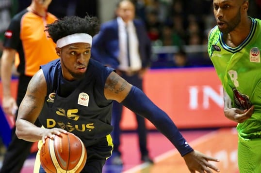 Anadolu Efes sigue su mala racha, parón en la VTB League y victoria de Fenerbahçe ante el único invicto turco, Tofas