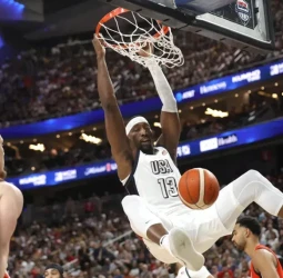 USA comienza su pretemporada olímpica ganando a Canadá