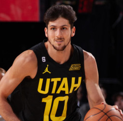 Leandro Bolmaro es cortado por los Utah Jazz