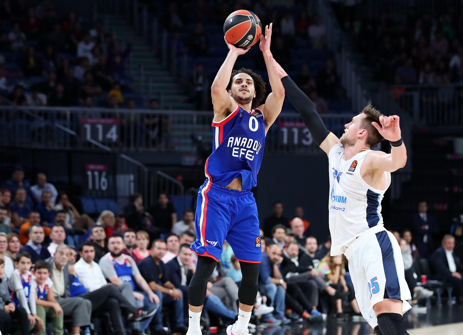 El Anadolu Efes contiene el intento de remontada del Zenit St. Petersburg (90-88)