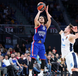 El Anadolu Efes contiene el intento de remontada del Zenit St. Petersburg (90-88)