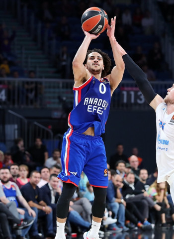 El Anadolu Efes contiene el intento de remontada del Zenit St. Petersburg (90-88)
