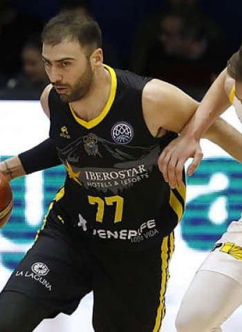 El Iberostar Tenerife se exhibe en Sicilia y sella su pase a octavos de la #BasketballCL