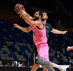Triunfo trabajado del Barcelona (70-79)