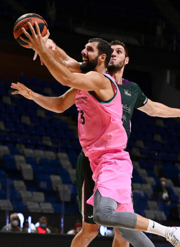 Triunfo trabajado del Barcelona (70-79)