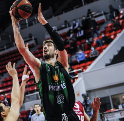 Victoria de mérito contra el Casademont Zaragoza (95-100)