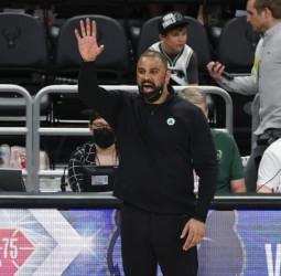 Ime Udoka alcanza un acuerdo con los Rockets