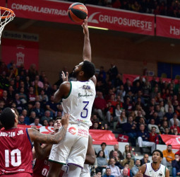 El Unicaja se muestra superior a un cansado UCAM Murcia, 65-88